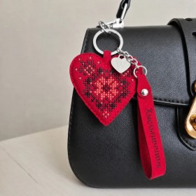 Набор для вышивки нитками на искусственной коже Wonderland Crafts Шарм для сумки - Хмельницкая область FLHL-153 Набор для вышивки нитками на искусственной коже Wonderland Crafts Шарм для сумки - Хмельницкая область FLHL-153