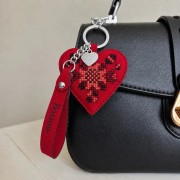 Набір для вишивки ниткою на штучній шкірі Wonderland Crafts Шарм для сумки - Волинь FLHL-157 Набір для вишивки ниткою на штучній шкірі Wonderland Crafts Шарм для сумки - Волинь FLHL-157