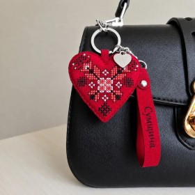 Набор для вышивки нитками на искусственной коже Wonderland Crafts Шарм для сумки - Сумская область FLHL-143 Набор для вышивки нитками на искусственной коже Wonderland Crafts Шарм для сумки - Сумская область FLHL-143