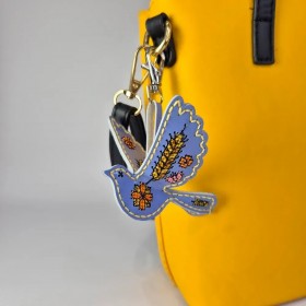 Набор для вышивки нитками на искусственной коже Wonderland Crafts Шарм для сумки -Птичка. Золотой колос  FLHL-110