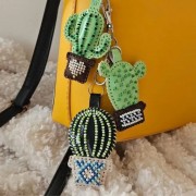 Набір для вишивки бісером на штучній шкірі Wonderland Crafts Шарм для сумки - Кактуси в горщиках FLBB-174