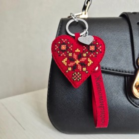 Набор для вышивки нитками на искусственной коже Wonderland Crafts Шарм для сумки - Житомирская область FLHL-145 Набор для вышивки нитками на искусственной коже Wonderland Crafts Шарм для сумки - Житомирская область FLHL-145