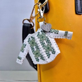 Набор для вышивки нитками на искусственной коже Wonderland Crafts Шарм для сумки - Вышиванка. Зеленый оберег FLHL-132
