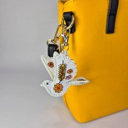 Набор для вышивки нитками на искусственной коже Wonderland Crafts Шарм для сумки -Птичка. Тихая надежда  FLHL-111