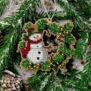 Набор для вышивания бисером по дереву Новогодний венок со снеговиком