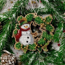 Набор для вышивания бисером по дереву Новогодний венок со снеговиком Волшебная страна FLK-442