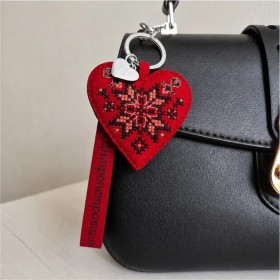 Набор для вышивки нитками на искусственной коже Wonderland Crafts Шарм для сумки - Днепропетровская область FLHL-147 Набор для вышивки нитками на искусственной коже Wonderland Crafts Шарм для сумки - Днепропетровская область FLHL-147