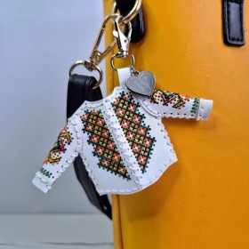 Набор для вышивки нитками на искусственной коже Wonderland Crafts Шарм для сумки - Вышиванка. Огненый орнамент FLHL-131