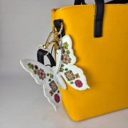 Набор для вышивки нитками на искусственной коже Wonderland Crafts Шарм для сумки - Бабочка. Цветочная мечта FLHL-114