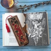 Набор для вышивки нитками на крафтовом картоне Wonderland Crafts Закладка - Саламандра WLZ-012