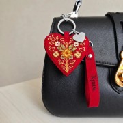 Набір для вишивки ниткою на штучній шкірі Wonderland Crafts Шарм для сумки - Крим FLHL-159 Набір для вишивки ниткою на штучній шкірі Wonderland Crafts Шарм для сумки - Крим FLHL-159
