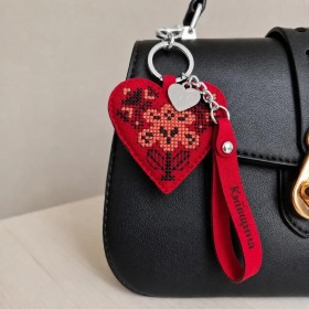 Набор для вышивки нитками на искусственной коже Wonderland Crafts Шарм для сумки - Киевская область FLHL-150 Набор для вышивки нитками на искусственной коже Wonderland Crafts Шарм для сумки - Киевская область FLHL-150