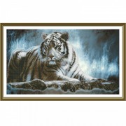 Набор для вышивки нитками на канве с фоновым изображением Амурский тигр