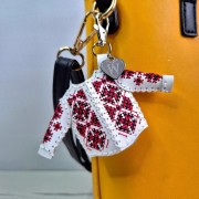 Набор для вышивки нитками на искусственной коже Wonderland Crafts Шарм для сумки - Вышиванка. Красная энергия FLHL-129