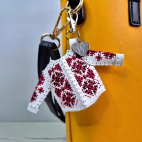 Набор для вышивки нитками на искусственной коже Wonderland Crafts Шарм для сумки - Вышиванка. Красная энергия FLHL-129