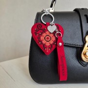 Набір для вишивки ниткою на штучній шкірі Wonderland Crafts Шарм для сумки -Запоріжжя FLHL-152 Набір для вишивки ниткою на штучній шкірі Wonderland Crafts Шарм для сумки -Запоріжжя FLHL-152
