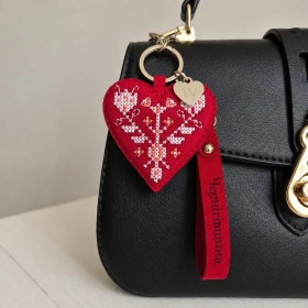 Набор для вышивки нитками на искусственной коже Wonderland Crafts Шарм для сумки - Черниговская область FLHL-146 Набор для вышивки нитками на искусственной коже Wonderland Crafts Шарм для сумки - Черниговская область FLHL-146